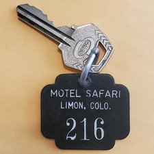 Vintage Motel Safari Room Key & Fob Limon Colorado #216 garanzia di spedizione postale