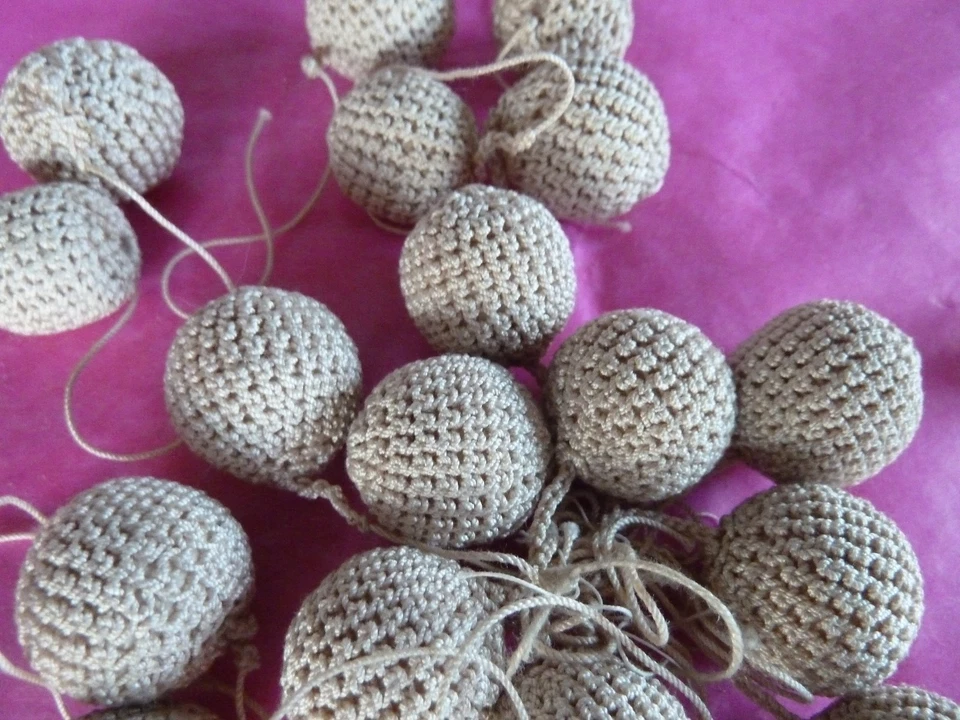 Pompons fait main au crochet coton ancien mercerie passementerie lot 24 pompons - Photo 2/4