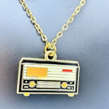 COLLANA DORATA CON CIONDOLO RADIO VINTAGE GIOIELLO DONNA MODA CHIC BIGIOTTERIA