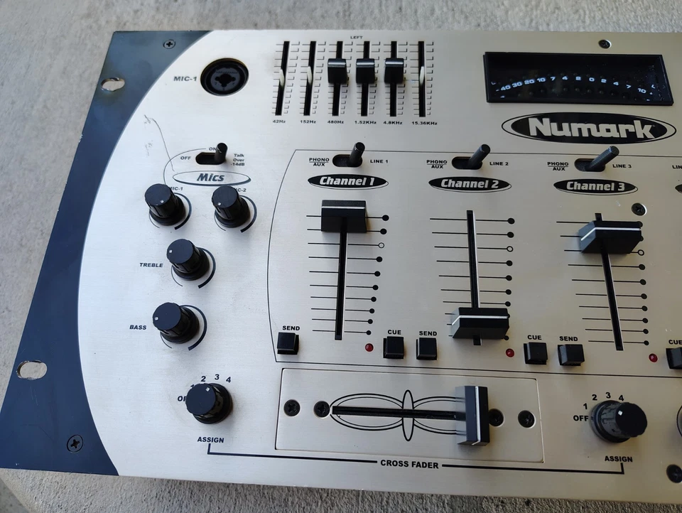 Numark DM1295 4-Channel Rackmount DJ Mixer Digital Sampling With Mic And Light - Image 4 of 4