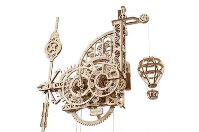 AERO UHR ''Wanduhr mit Pendel''