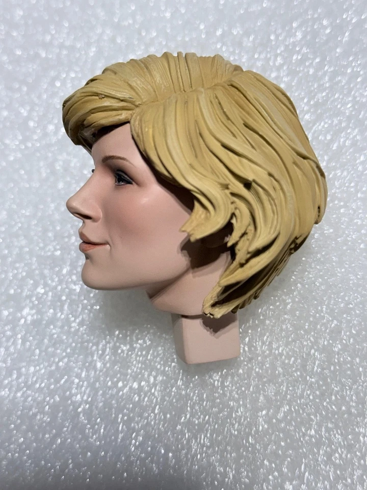 SIDESHOW POWER GIRL ESCALA 1/4 FORMATO PREMIUM SOLO RETRATO DE CABEZA Foto 3 de 4