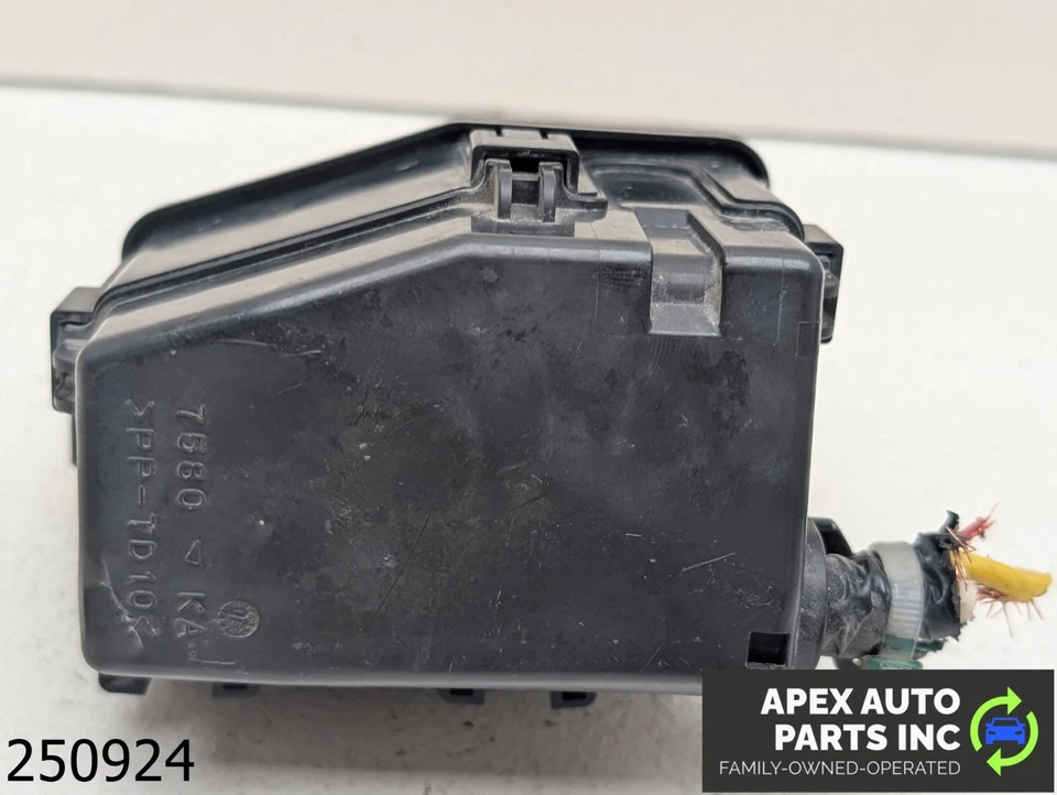 OEM 2014-2015 Mitsubishi Mirage 1.2L Front Engine Fuse Box Relay Juunction Block - Image 3 of 4