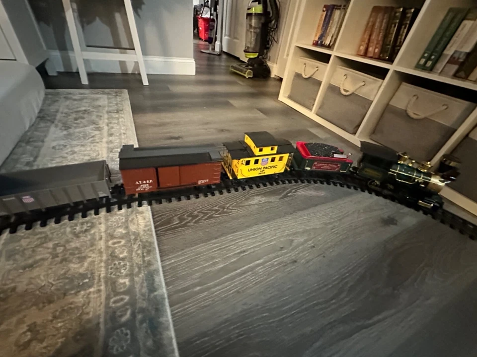 Scientific Toys Model Trains Pennsylvania 9714 ENGINE, Whole Set and REMOTE - Image 4 of 4