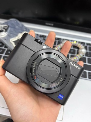 Sony Cyber-shot DSC-RX100 III M3 Digital Camera w/Wifi NFC ViewFinder-English