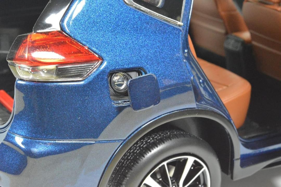 限定版 1/18 日産 Rogue　ローグ SUVミニカー　完成品　リアル Limited Edition 1/18 Nissan Rogue SUV 829136 | eBay