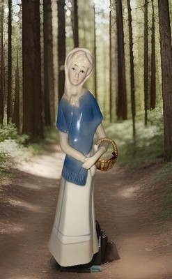 Women Holding A Basket Llardo Style 9 Figuine Palette Colors Well Define Lines