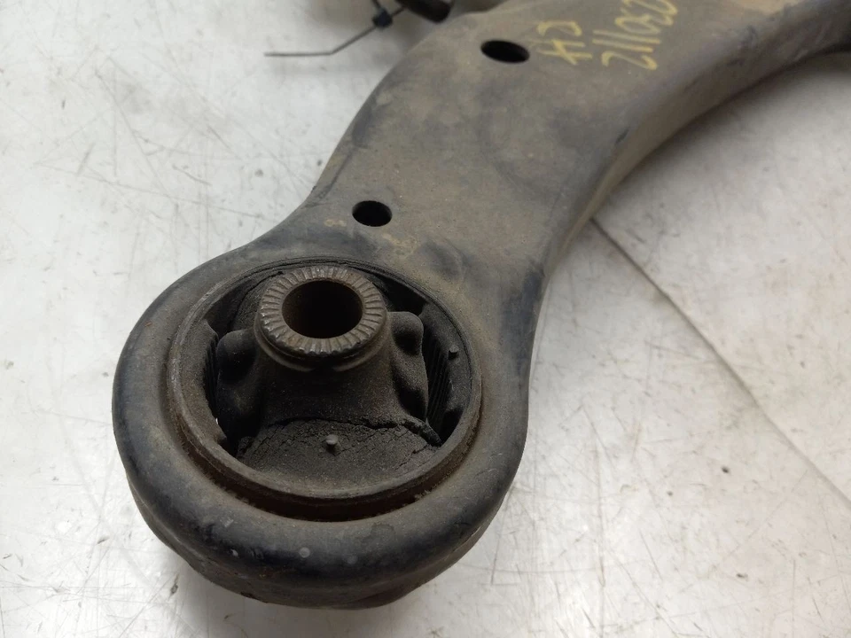 08-19 TOYOTA HIGHLANDER 3,5 L TRACCIÓN DELANTERA EN EL LADO DEL PASAJERO BRAZO DE CONTROL INFERIOR DELANTERO Foto 3 de 4