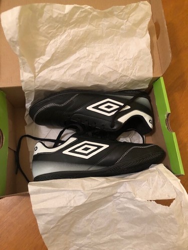 Umbro Classico - Black/White/Black - Picture 5 of 8