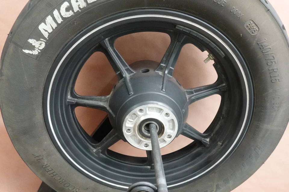 Harley-Davidson Street Rod 750 XG750A 2014-2016 llanta trasera neumático 140/75 R15 Foto 4 de 4