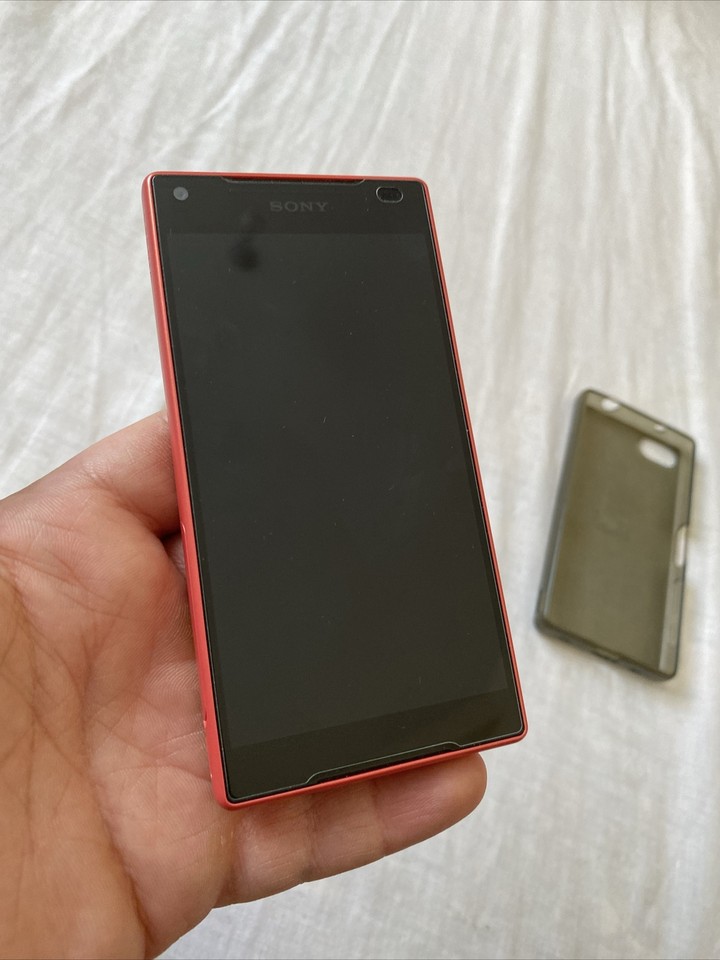 Sony Xperia Z5 Compact E5803 Vs E5823 Sony Xperia Z5 Compact E5823 - 32GB - Pink/Red (Vodafone) Smartphone