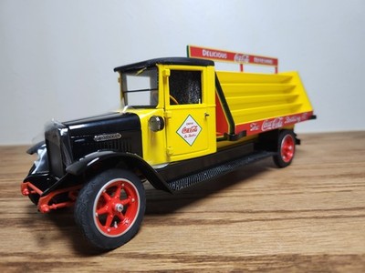 DANBURRY MINT: 1928 COCA-COLA DELIVERY  TRUCK + ACCESSORIES & BOX