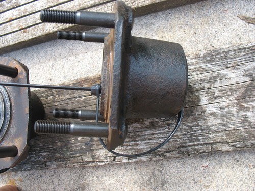 Classic Mini Coooer S/1275gt Rear Hubs with new Studs and new Timken bearings - Picture 2 of 3