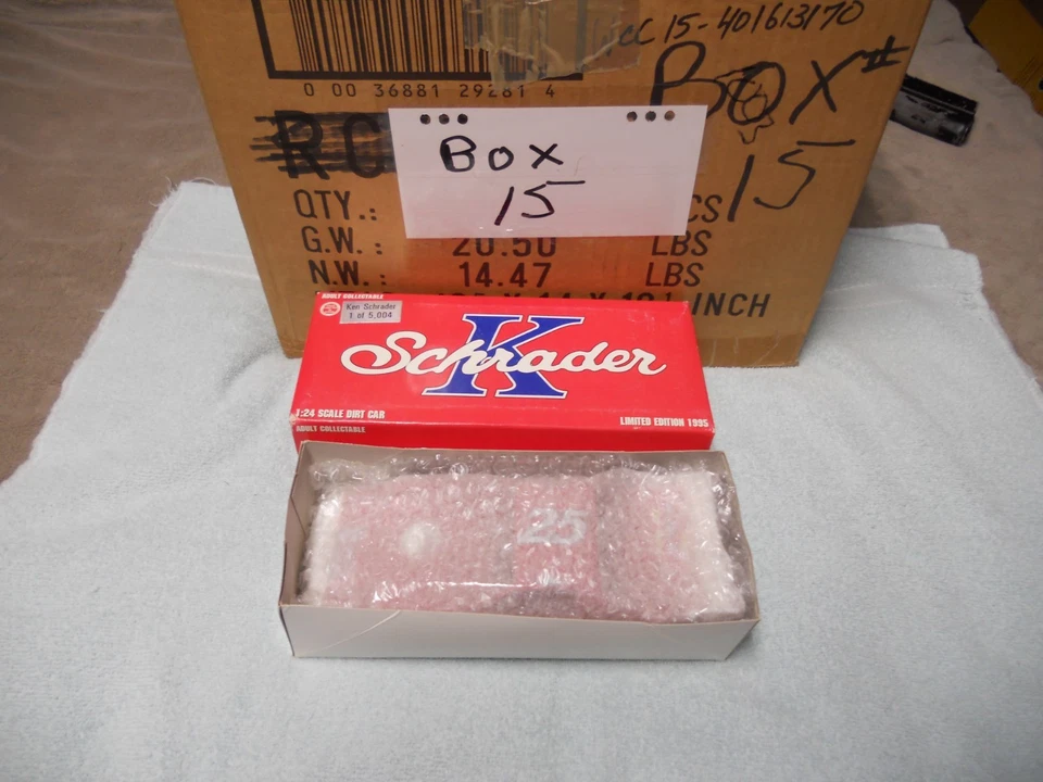 1/24 Action 1995 Ken Schrader Budweiser Dirt Late Model - Image 4 of 4