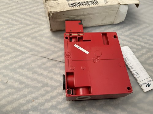 NOS Telemecanique Schneider Electric XCSE7533 Safety Limit Switch XCS-E7533 - Picture 4 of 6