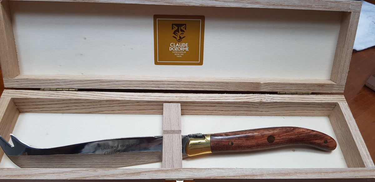 Couteau à Fromage Laguiole Par Claude Dozorme - Manche Bois Exotique Et Mitre Laiton