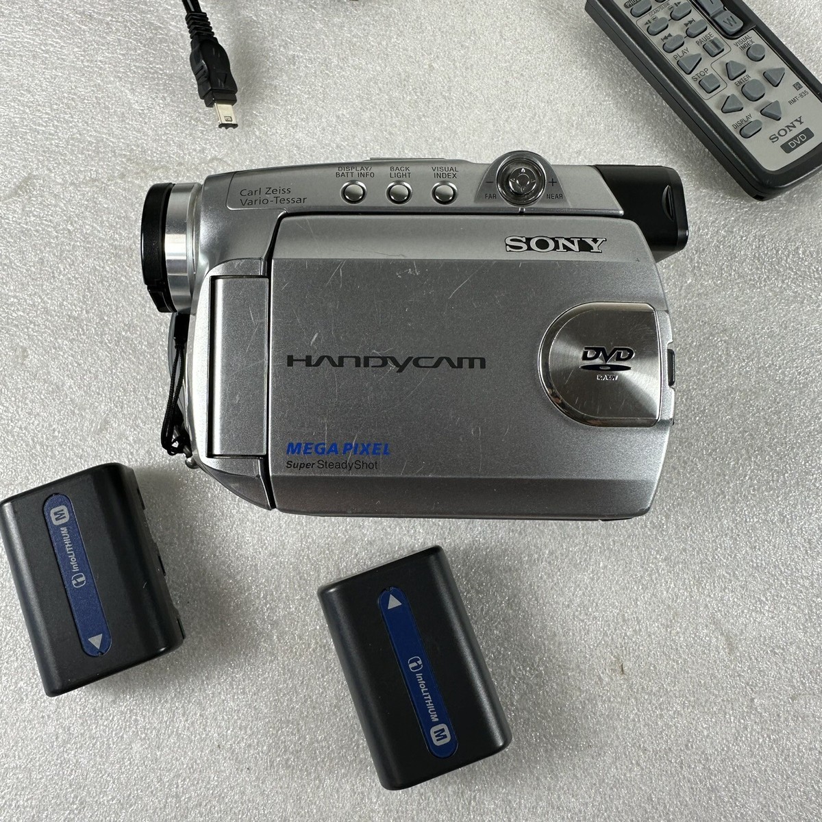 Sony Handycam DCR-DVD301 DVD Camera W -Needs New Battery V10