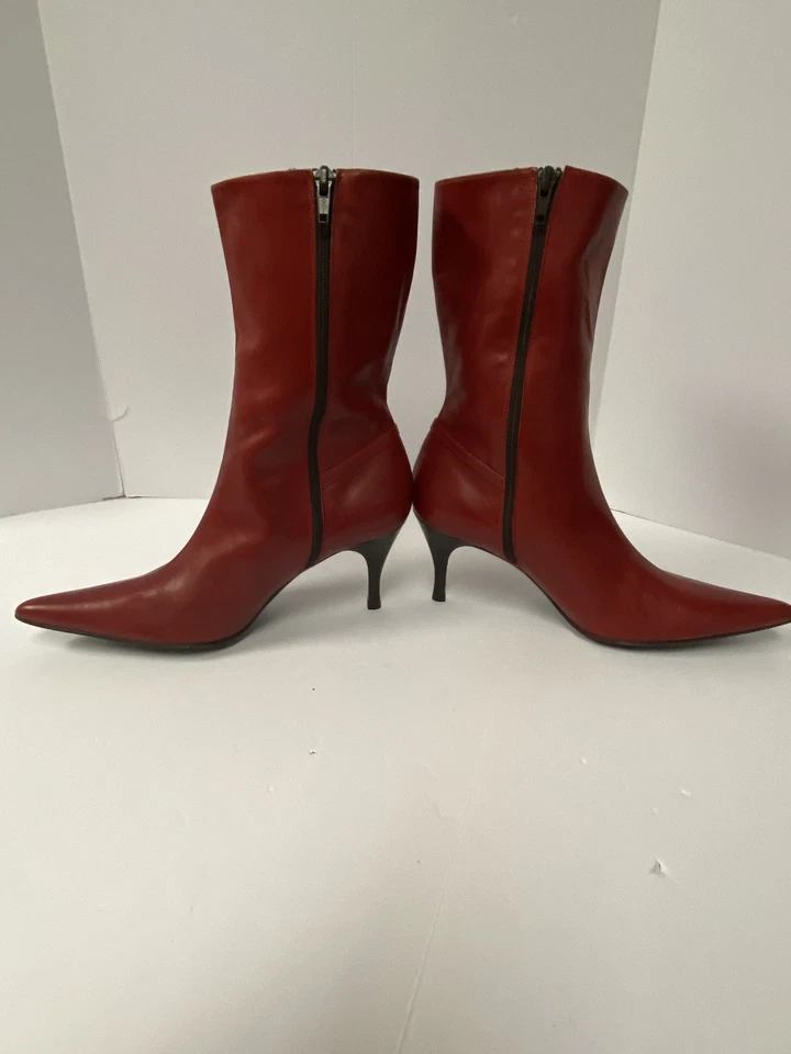 Botas de tacón rojo Cole Haan con cremallera Foto 4 de 4