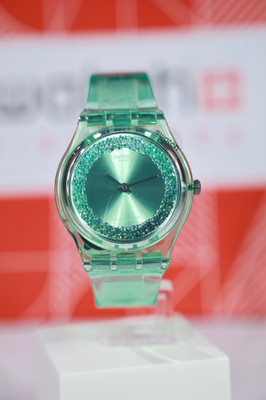New Swiss Made Swatch Amazo-Night GG225 34MM Mint Green W/Crystal Ring In Dial