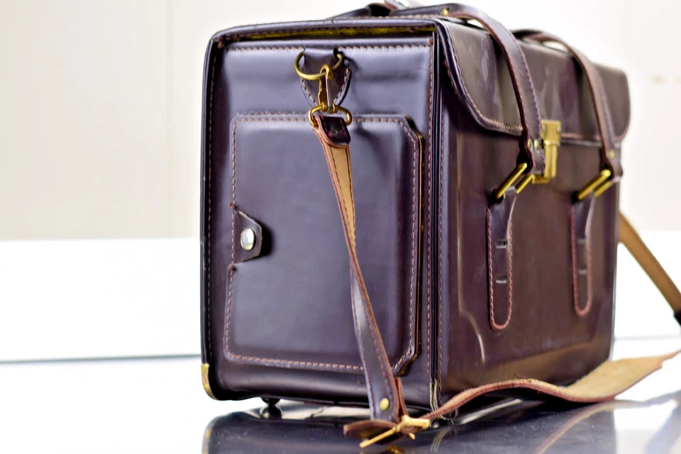 1950s Dark Leather Camera Bag - Image 4 of 4