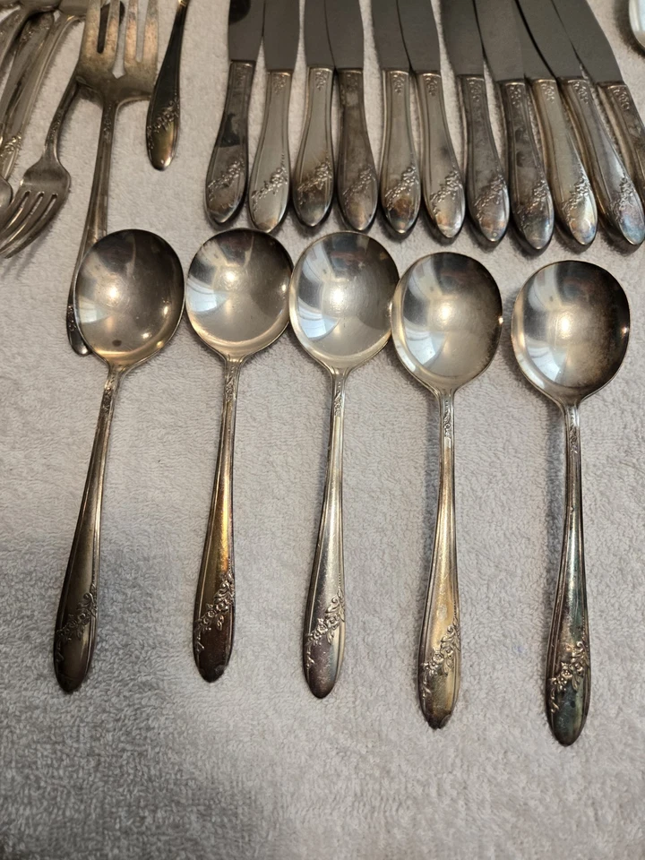 Винтажные посеребренные столовые приборы Oneida Community Queen Bess II Tudor 37 шт. - Изображение 4 из 4