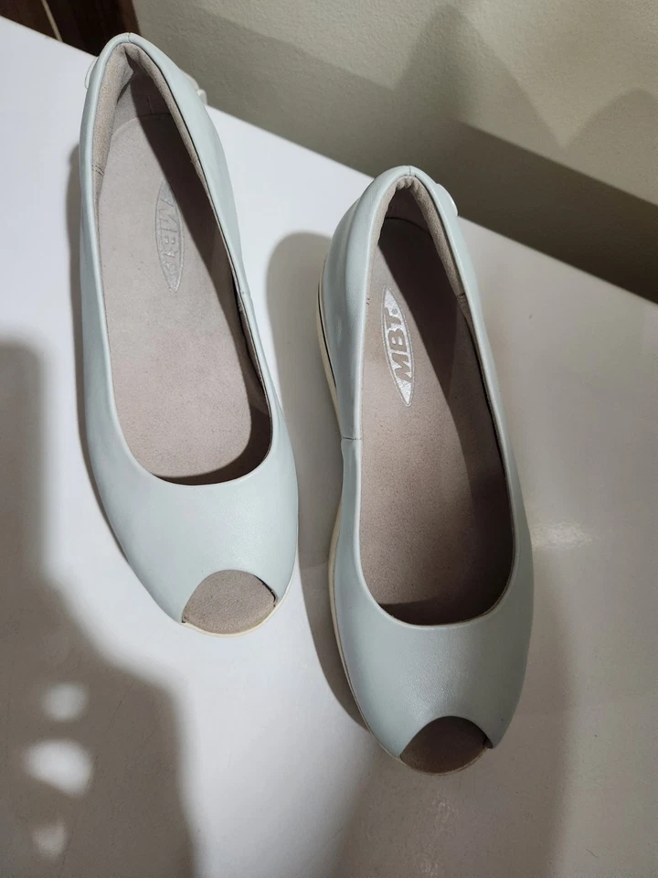 MBT Women's Slip-On Ipen Toe Dress Soft Sheep Skin Leather, High Rocker #700221 - Image 2 of 4