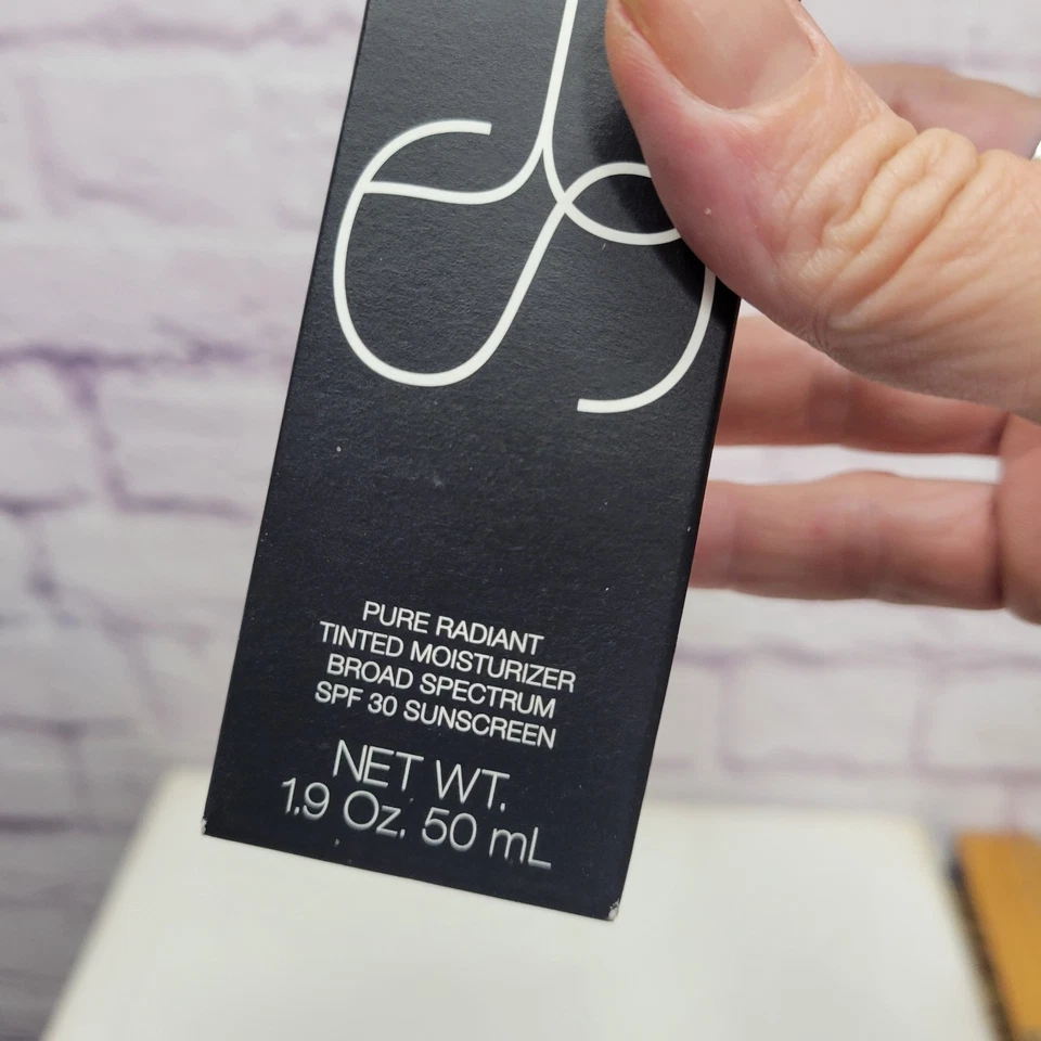 NARS Pure Radiant Tinted Moisturizer Broad Spect SPF 30 Light Terre Nueve 1.9oz - Image 4 of 4