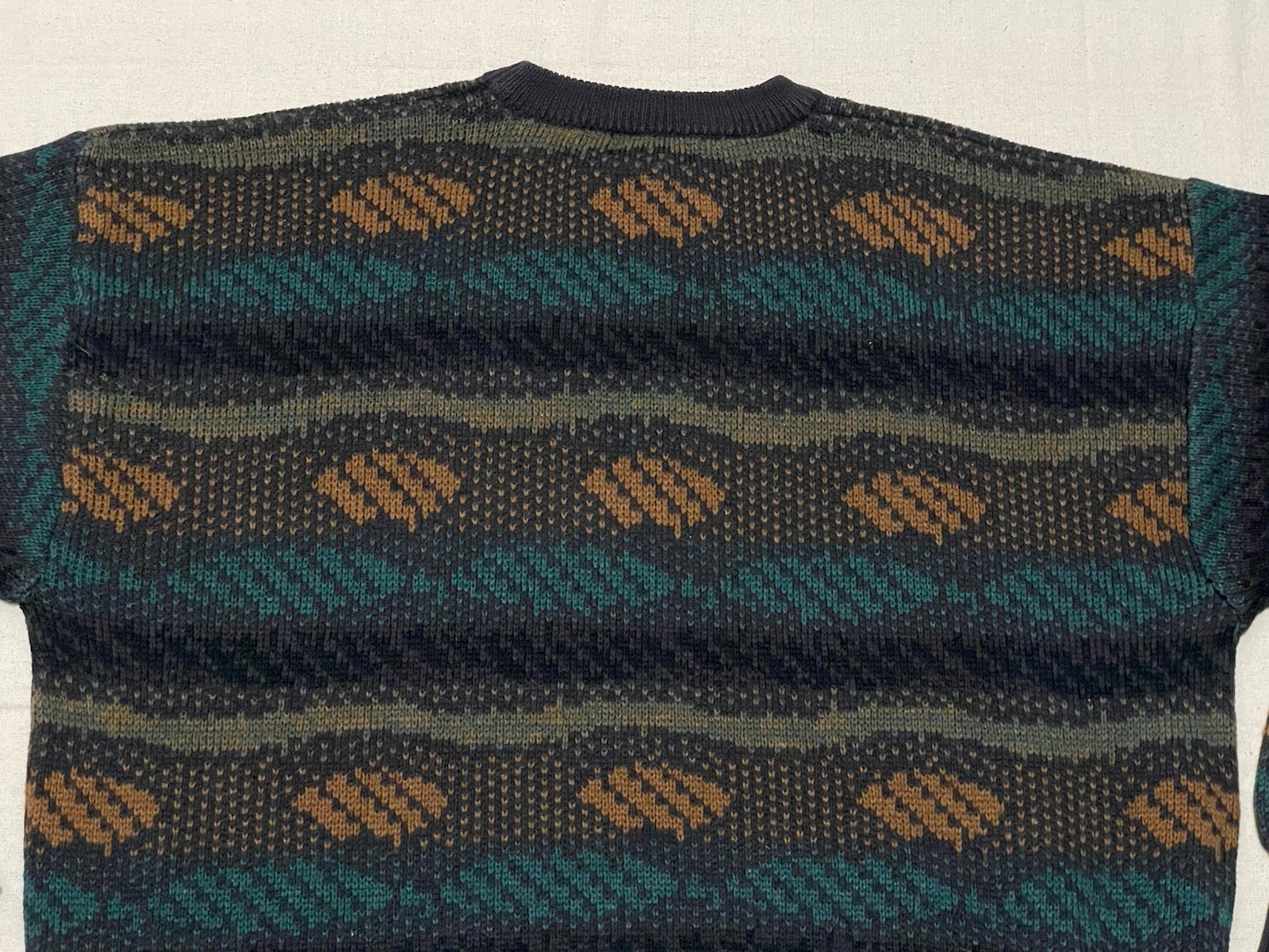 VTG Sir William Geometric Pattern Multicolor Swea… - image 13