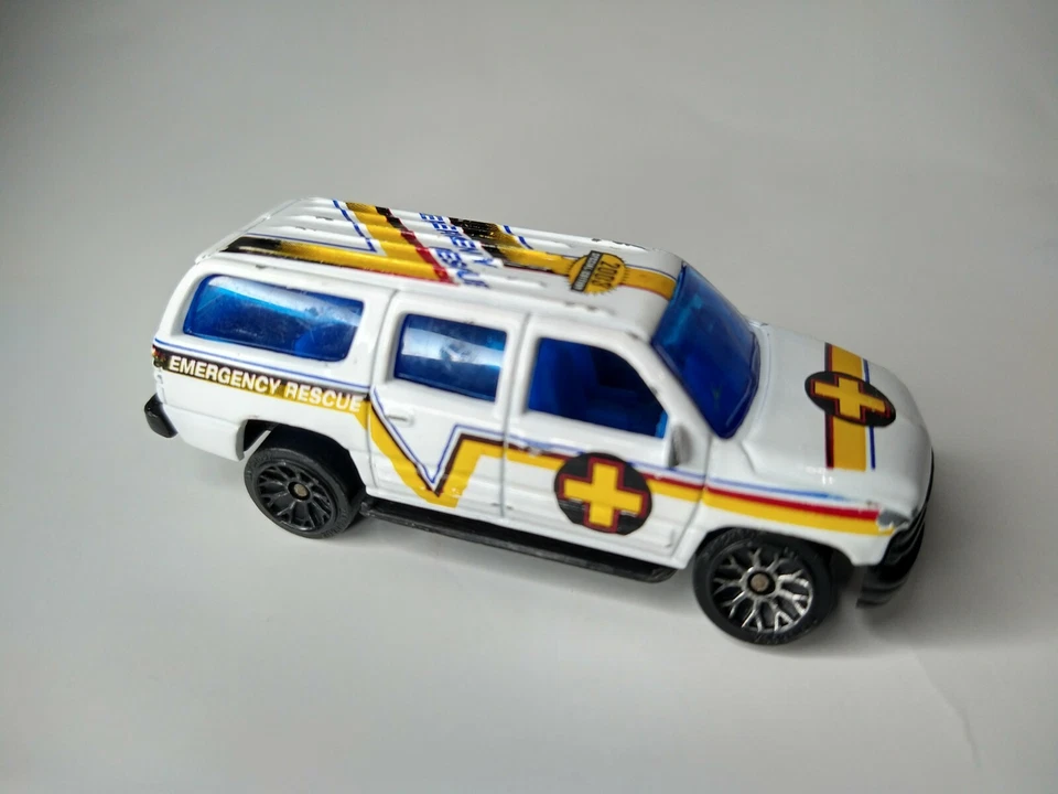 Matchbox 2000 Chevrolet Suburban "Emergency Rescue" Special Edition Diecast - Image 2 of 4
