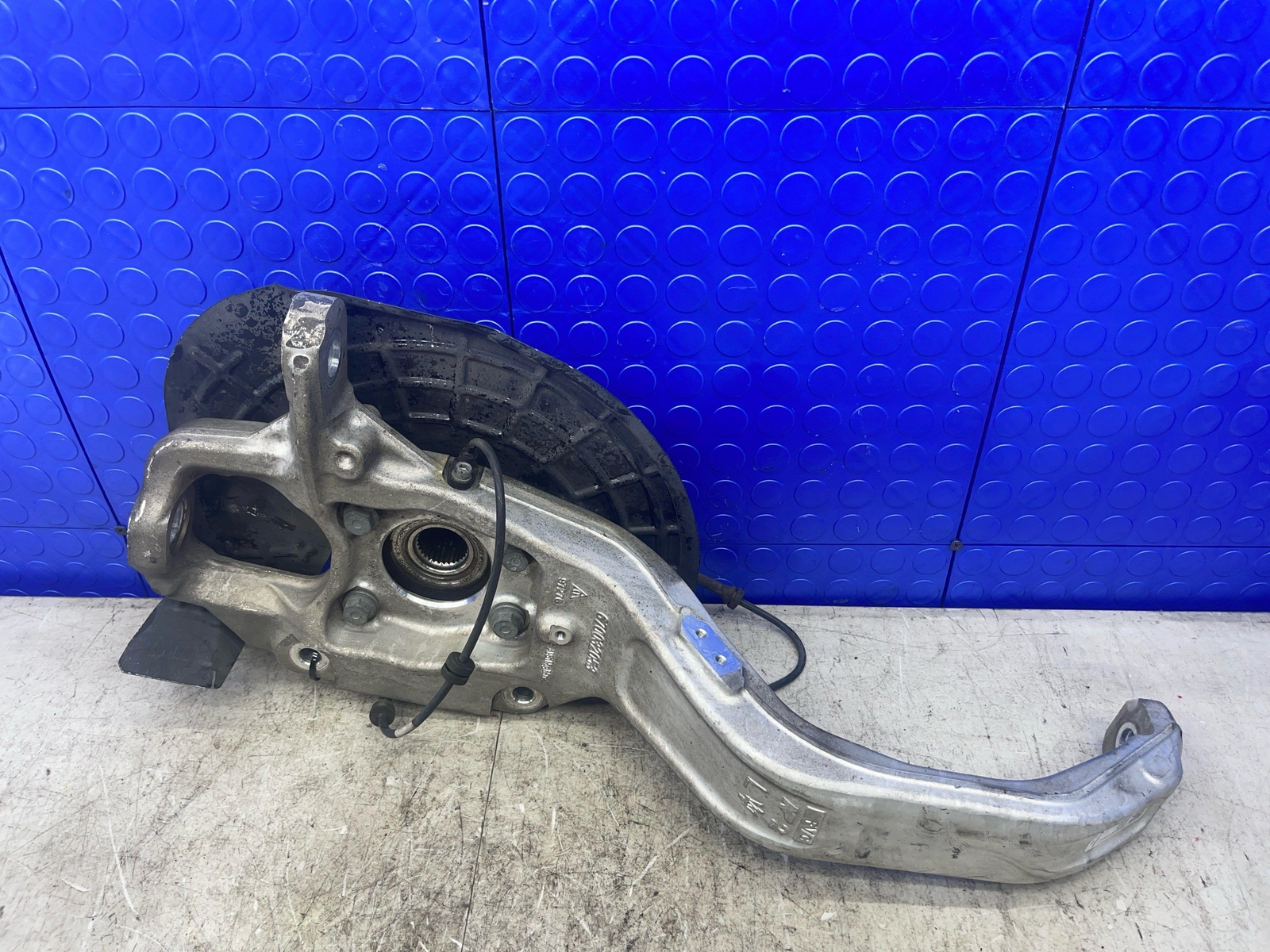 2017 2018 2019 2020 2021 MASERATI LEVANTE FRONT LEFT SPINDLE KNUCKLE WHEEL HUB