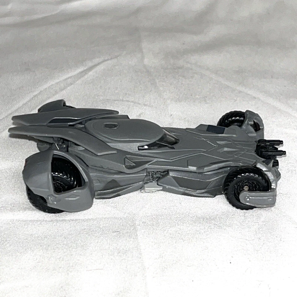 Hot Wheels DC Comics Batimóvil Vs Superman Coche Superhéroes Gotham DKL22 Foto 4 de 4