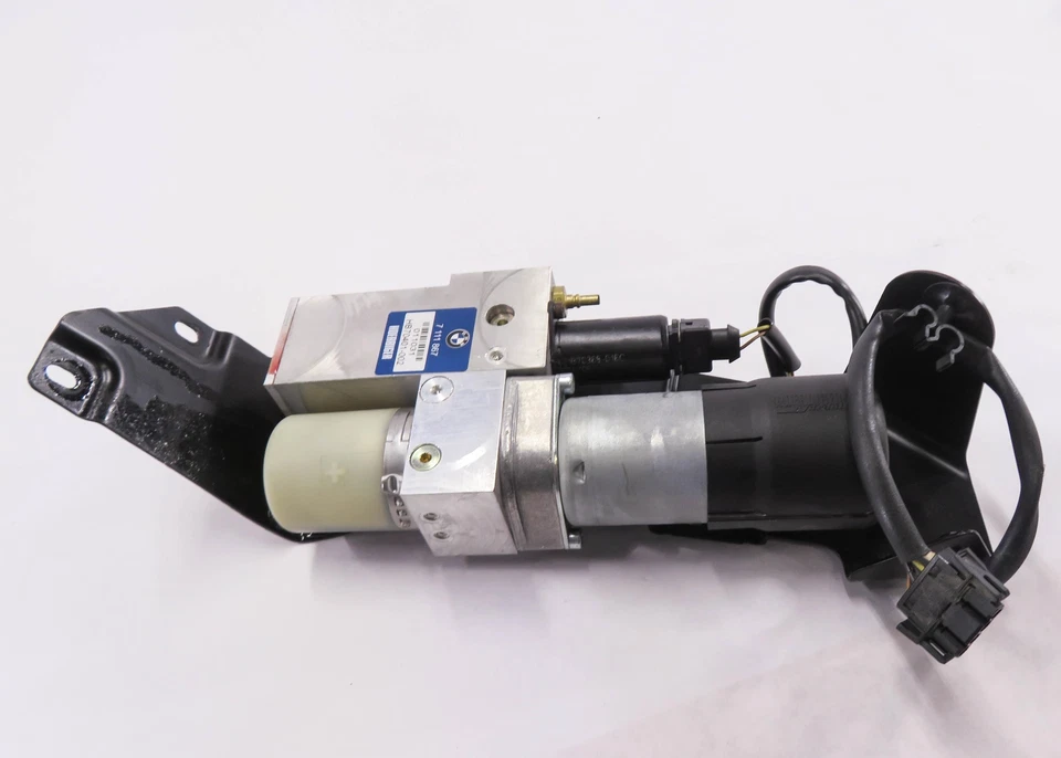 BMW 530i (E60) 2006 escotilla trasera maletero bomba elevadora hidráulica motor Foto 2 de 4