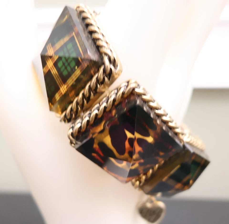 Pulsera Betsey Johnson pirámides a cuadros con estampado de leopardo Lucite firmada tono dorado Foto 4 de 4