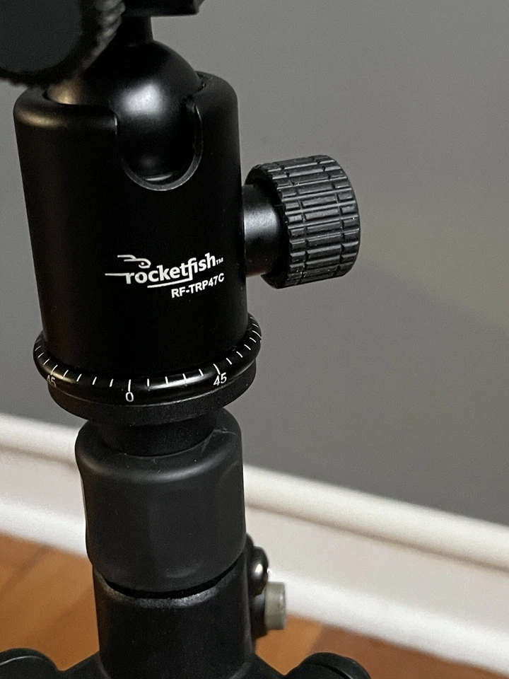 Trípode de fibra de carbono Rocketfish 47 pulgadas con cabeza de bola RF TRP47C Foto 2 de 3