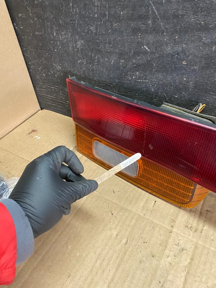 Panel de luz trasera central montado en el maletero Subaru Legacy Wagon 1995 a 1996 U6353 DG Foto 4 de 4