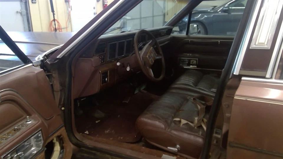 Marcador trasero izquierdo conductor trasero para Lincoln & Town Car 80-89 1652502 Foto 3 de 4