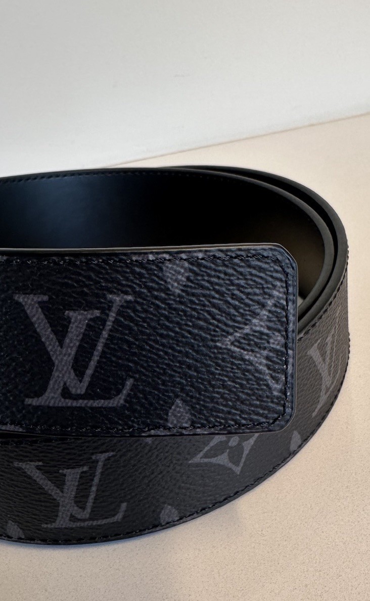 Louis Vuitton M9043 LV Initials 40mm Reversible Belt for