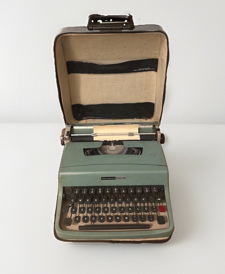 Vintage Olivetti Lettera 32 Typewriter – Made in Spain w/ Case & Cover - TESTED