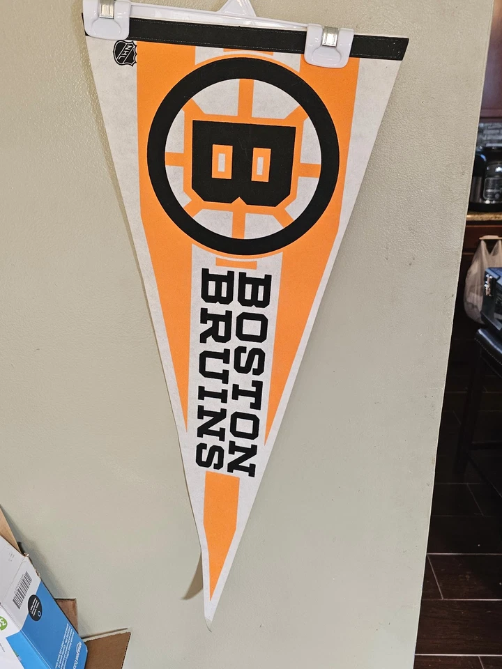 BOSTON BRUINS 12X30  NHL HOCKEY VINTAGE PENNANT 9/27/25 - Image 2 of 2