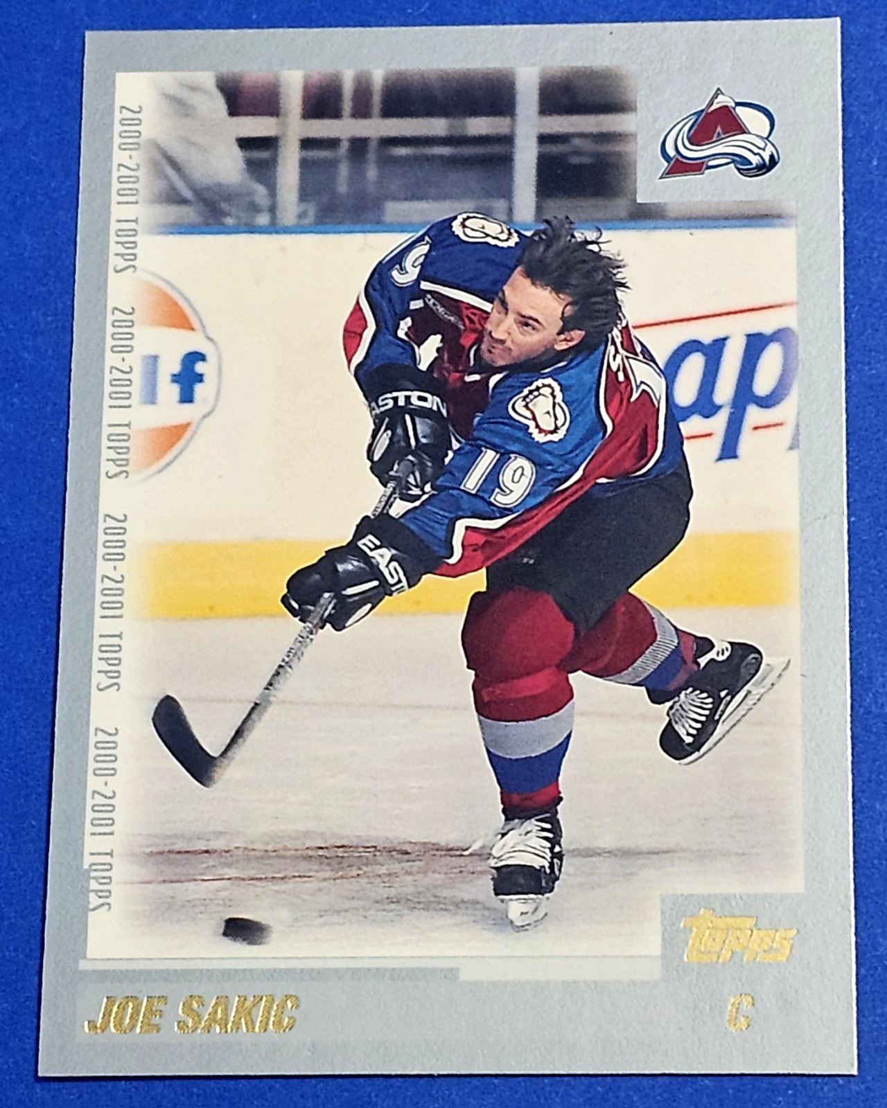 2000-01 Topps Joe Sakic #109- Colorado Avalanche