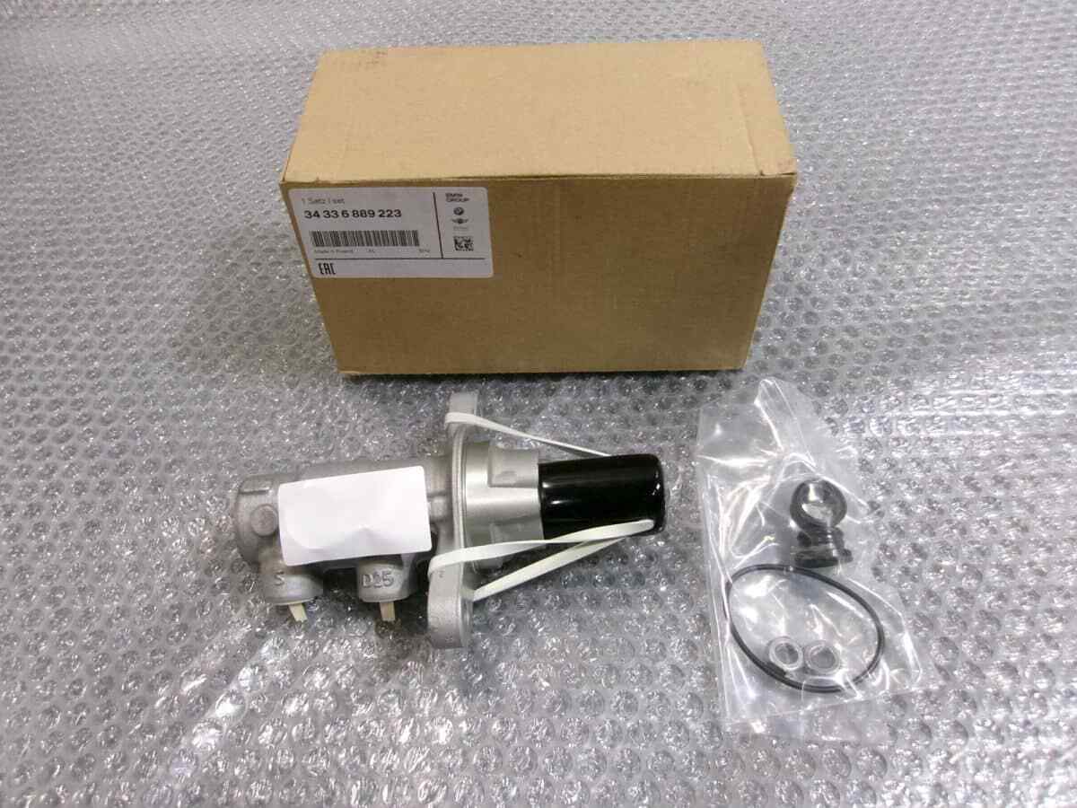 BMW F40 1 Series Genuine Normal Brake Master Cylinder BMW F40 1 Series Genuine Normal Brake Master Cylinder
