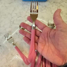 Pink Mauve Plastic Handle Flatware Set Fan Design Gibson 20 Piece Golden Girls