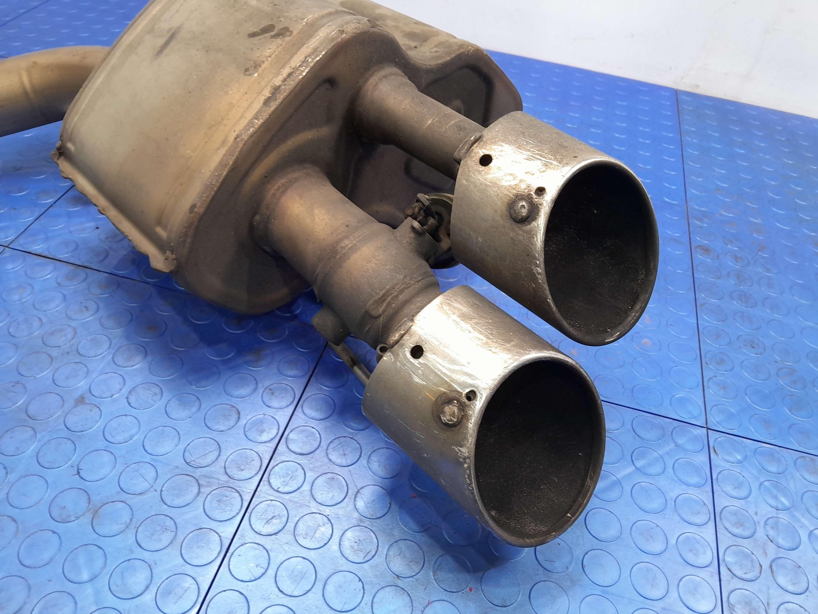2018 Maserati Ghibli 3.0L Turbo RWD Rear Exhaust Muffler Left Driver Side OEM