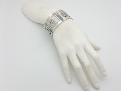 Guadalajara Crown Sterling Silver 32'mm Aztec Hinged 7' Inch