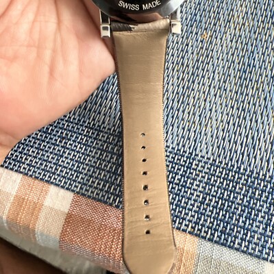 Burberry Leather-strap Watch BU1774 - gently used Burberry bu1774 like new, new battery, with original box for  main image 2
