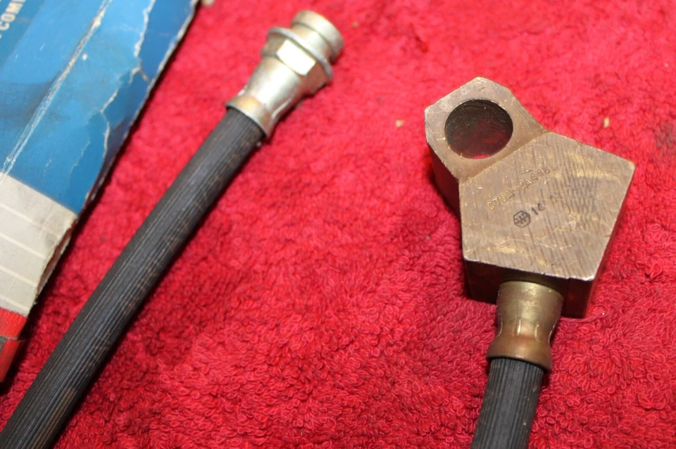 Ford Fairlane 1967 1968 techo rígido Fastback Mercury Comet nuevo en stock manguera de freno trasero de 6 cilindros Foto 3 de 4