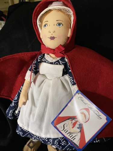Beautiful VINTAGE COLONIAL WILLIAMSBURG SARAH CLOTH RAG DOLL WITH RED CAPE NWT - Picture 2 of 8