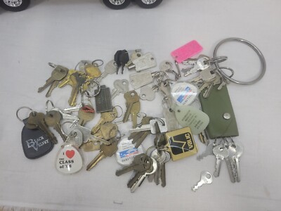 Vintage Keys Lot Car Post Office House Keychains C14 Box 3