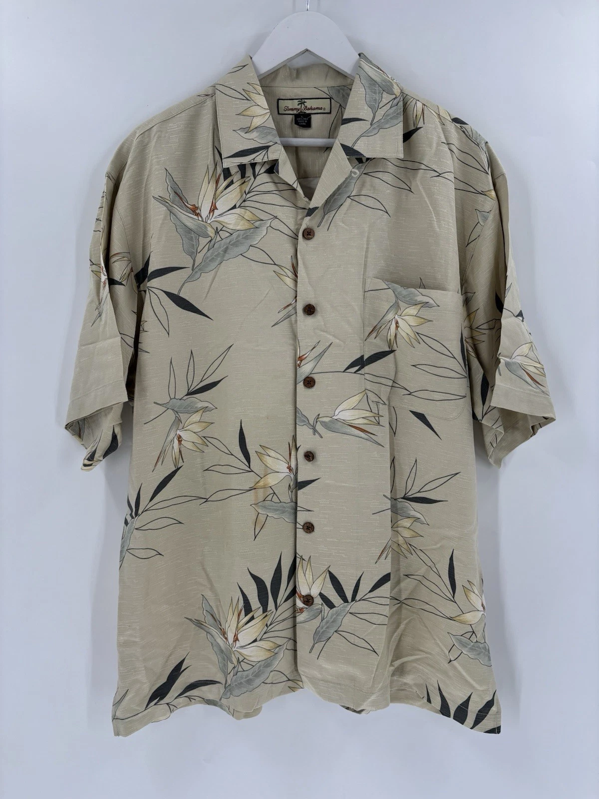 Tommy Bahama Button Down Mens Large Beige Tropical 100% Silk Short Sleeve Casual