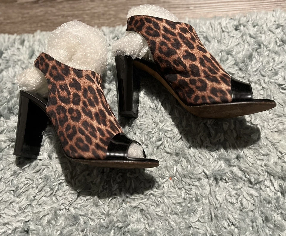 Donald J Pliner 水貂露背 8.5 码豹纹漆皮露趾鞋跟 — 第 2/4 张图片